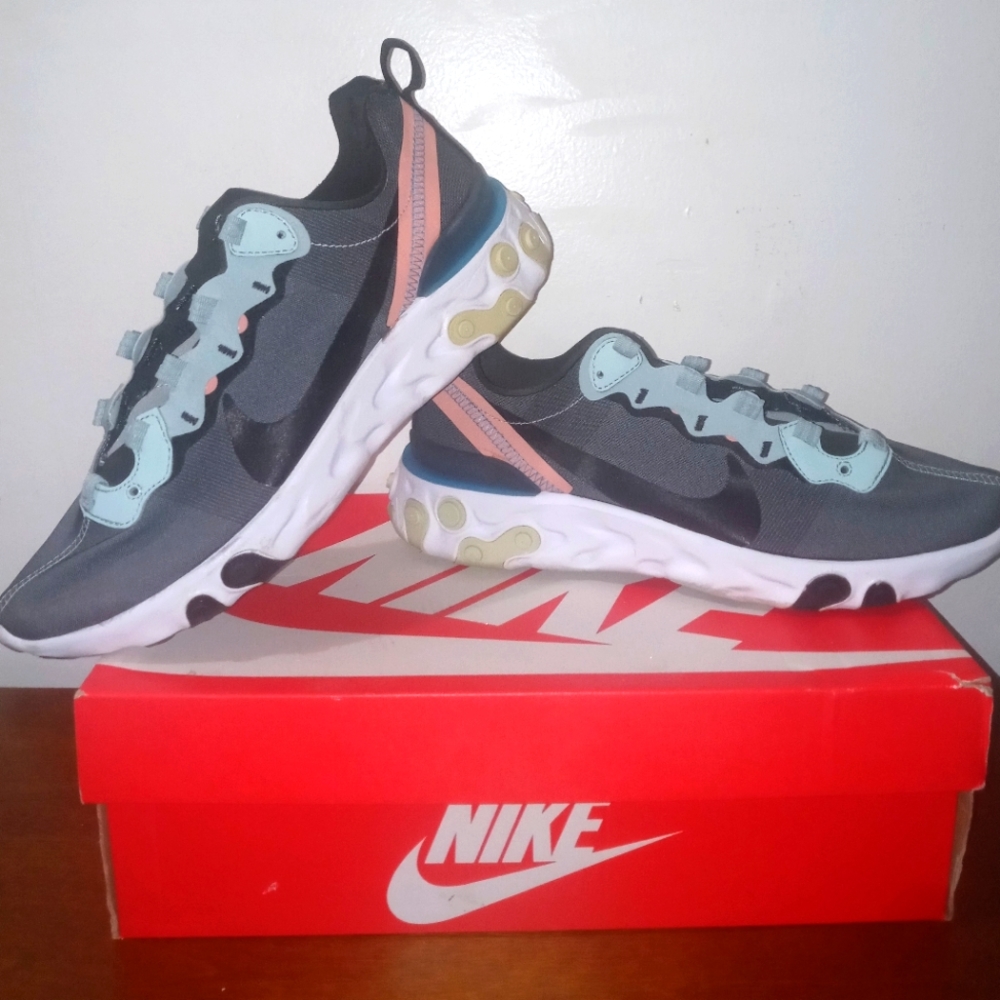 Womens 10 Mens 8.5 Nike react element 55 ocean blue black and pink quartz